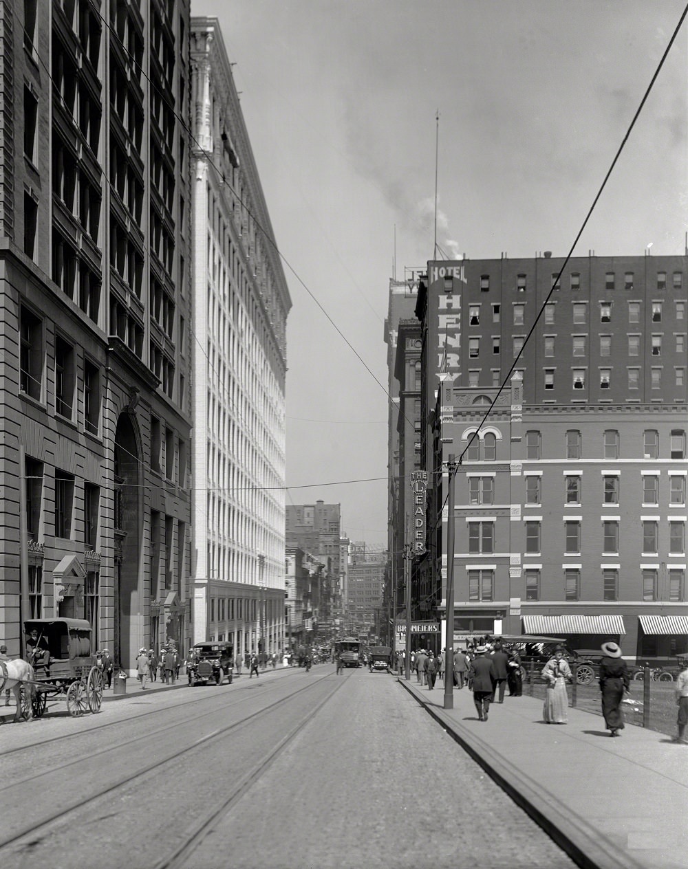 Fifth Avenue from Grant Street, Perpendicular Pittsburgh, 1908