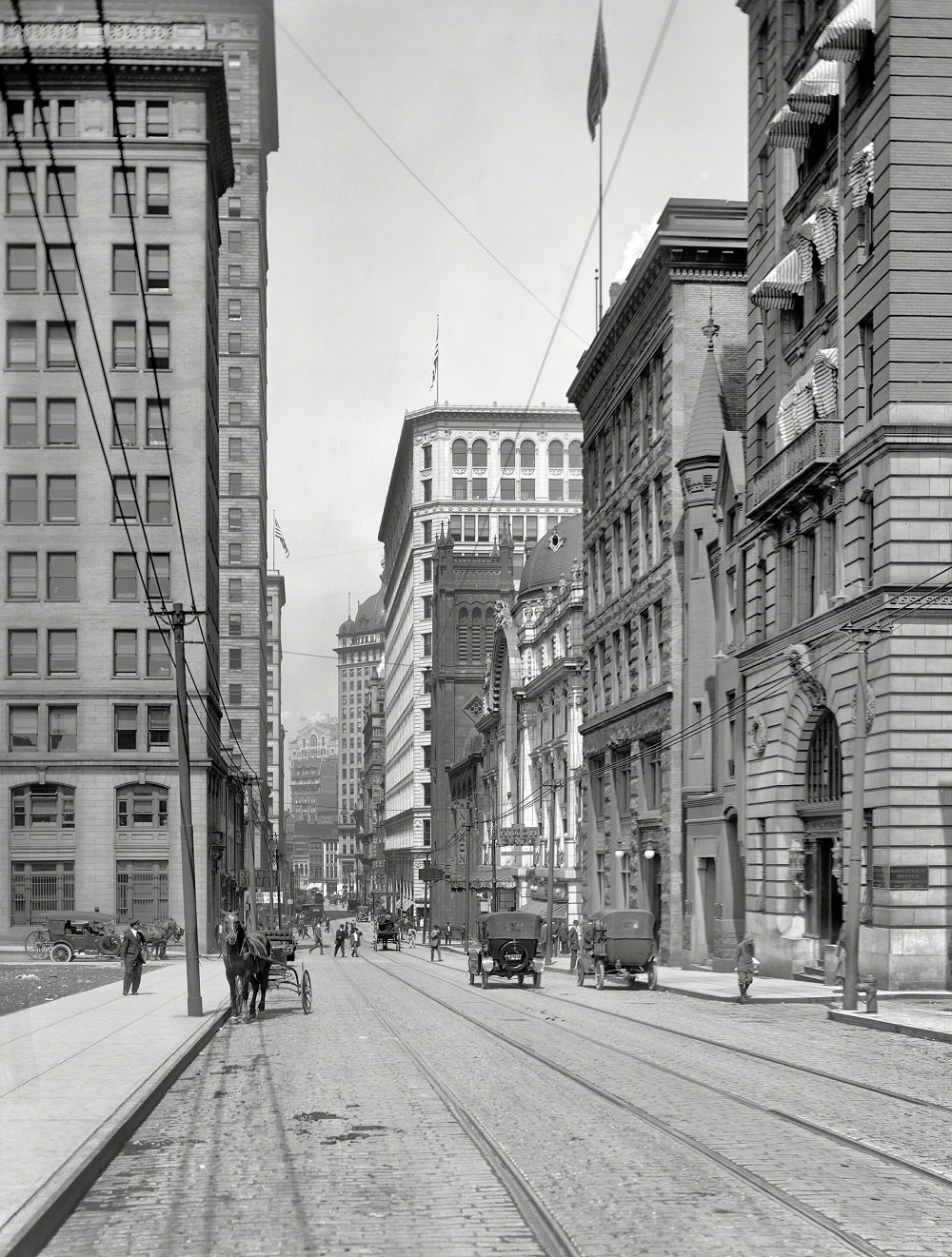 Sixth Avenue above the Nixon Theatre, Pittsburgh, Pennsylvania, 1914