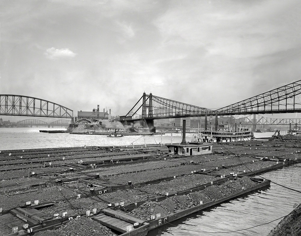 Coal barges at confluence of Allegheny and Monongahela rivers at Pittsburgh, Pennsylvania, 1910