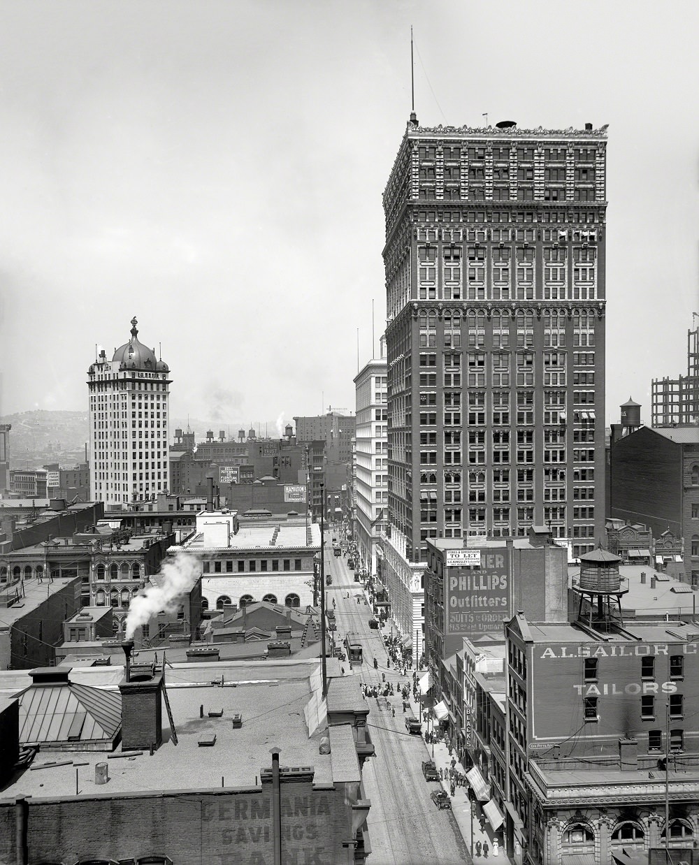 Wood Street and the Farmers Bank. At left, the domed Keenan Building, Pittsburg, 1910