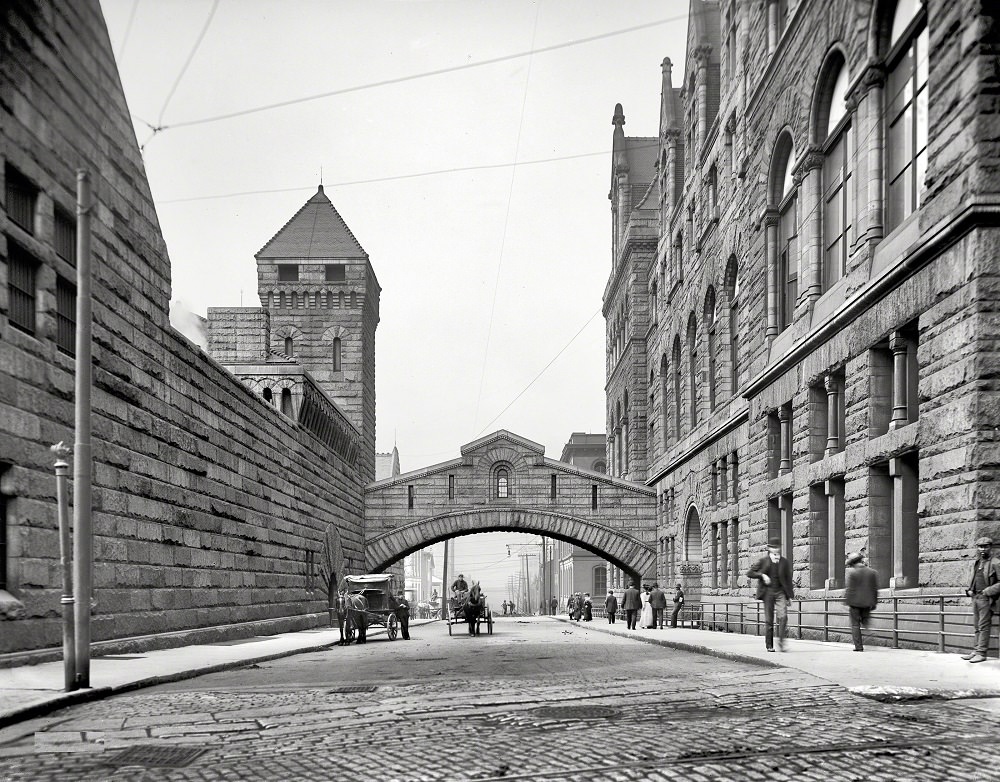 Bridge of Sighs, Pittsburgh. The bridge was named after the famous span in Venice, it was used to transport prisoners between the Allegheny County Courthouse and the jail, 1903