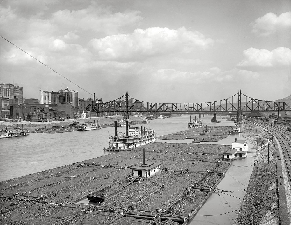A coal fleet, Pittsburgh, Pennsylvania, 1910