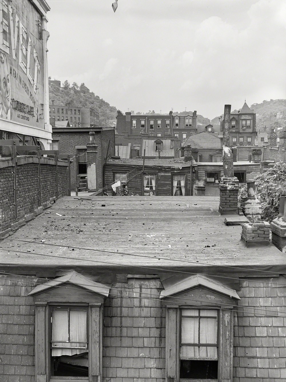 Houses along Monongahela River and Boulevard of the Allies, Pittsburgh, Pennsylvania, July 1938