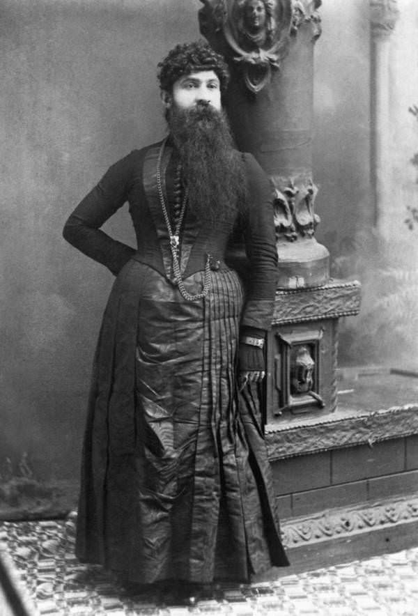 Madame Devere from Brooksville, Kentucky had a beard that was 15 inches long. Chicago, Illinois, 1890