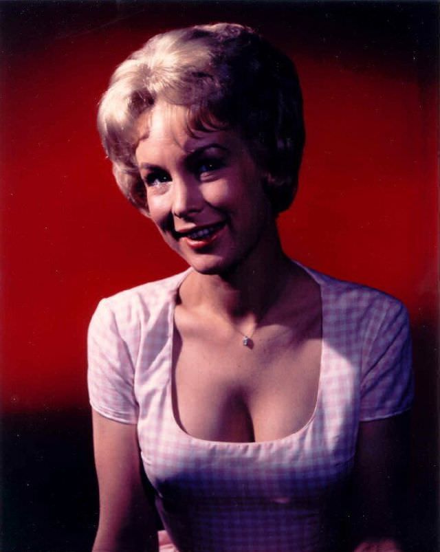 The Irresistible Charm of Young Barbara Eden: A Timeless Beauty in Pictures