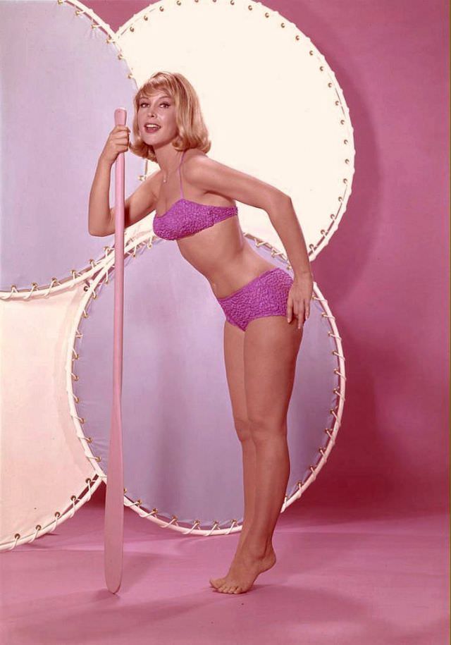 The Irresistible Charm of Young Barbara Eden: A Timeless Beauty in Pictures