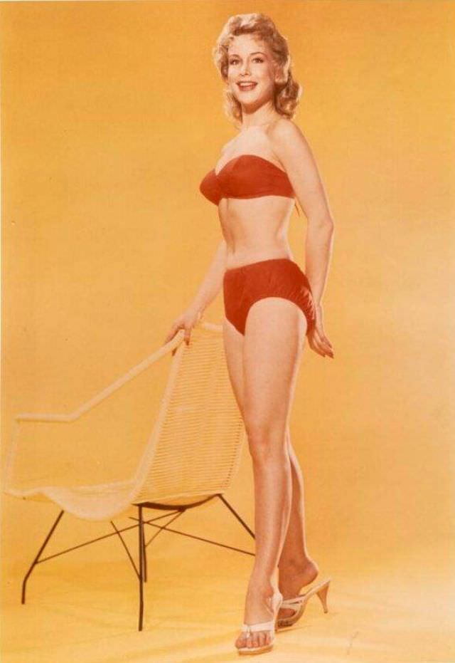 The Irresistible Charm of Young Barbara Eden: A Timeless Beauty in Pictures