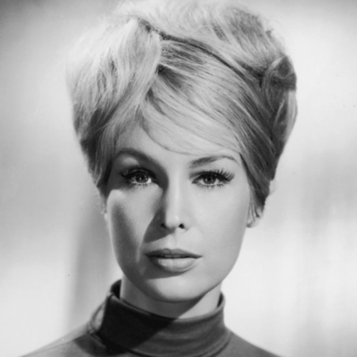 The Irresistible Charm of Young Barbara Eden: A Timeless Beauty in Pictures