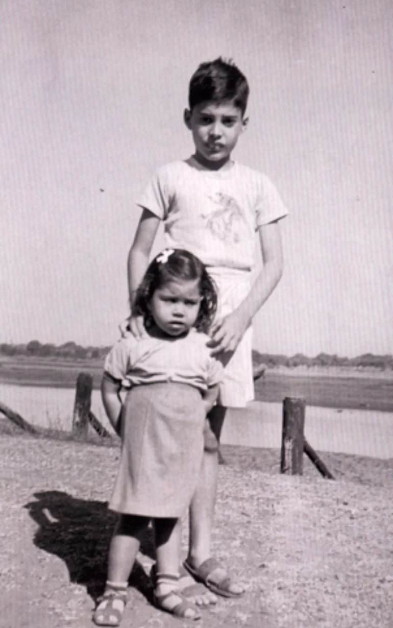 Freddie Mercury with her sister