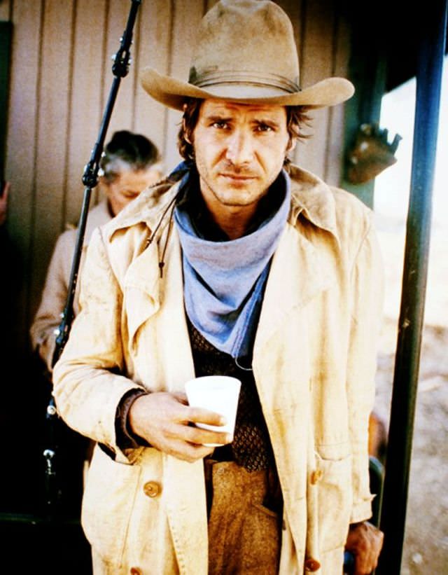 The Dashing Good Looks of Young Harrison Ford: A Retrospective in Pictures