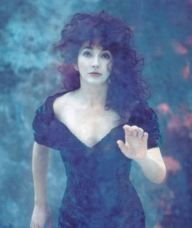 Young Kate Bush: Gorgeous Photos Show Her Fabulous Fashion Styles From 70s And 80s