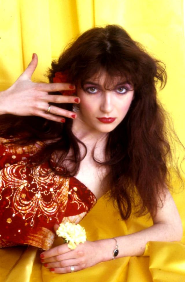 Young Kate Bush: Gorgeous Photos Show Her Fabulous Fashion Styles From 70s And 80s