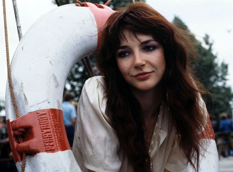 Young Kate Bush: Gorgeous Photos Show Her Fabulous Fashion Styles From 70s And 80s