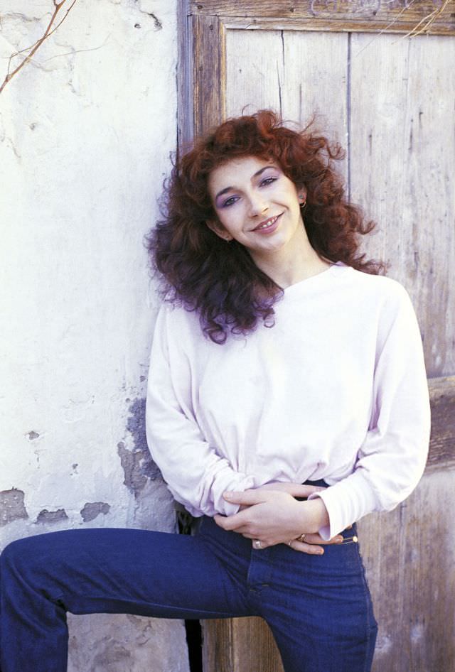 Young Kate Bush: Gorgeous Photos Show Her Fabulous Fashion Styles From 70s And 80s