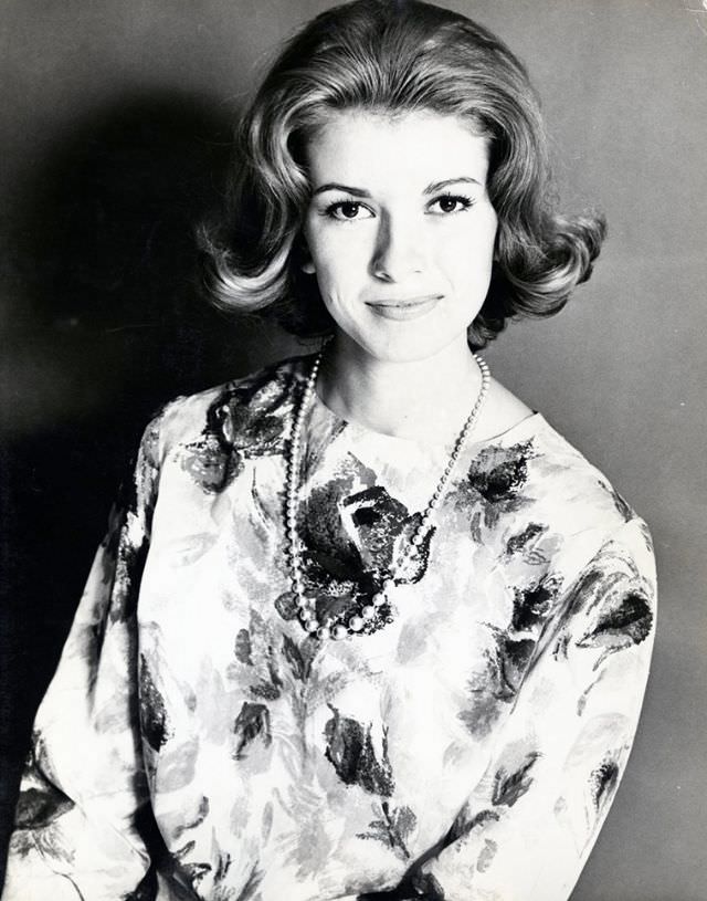 Glamorous Photos Of Young Martha Stewart From Her Modeling Career