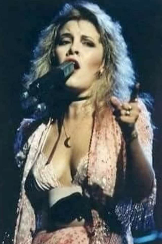 Young Stevie Nicks: Gorgeous Photos Of Female Rockstar Who Shaped Rock 'N' Roll