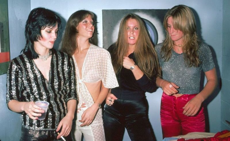 backstage life of 70s artists and musicians