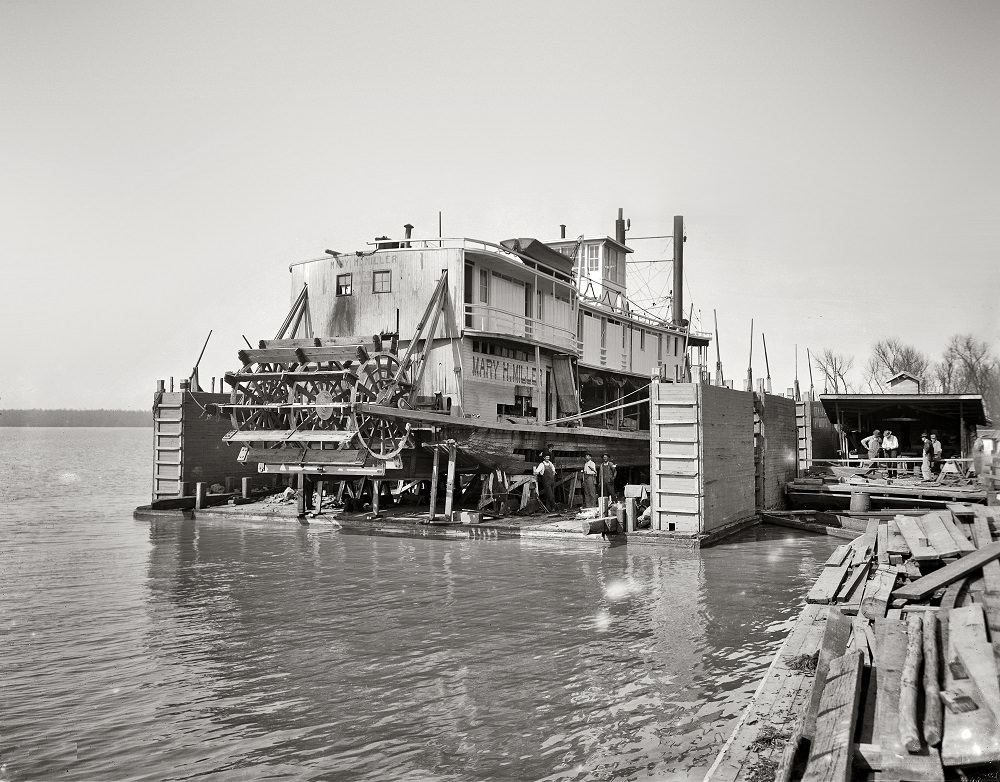 A Mississippi River floating dry dock, Vicksburg, 1905