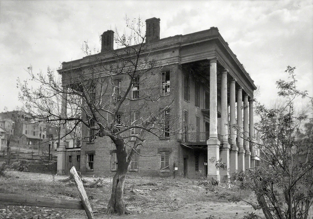 Shamrock (Porterfield residence), Oak Street, northwest elevation, demolished in 1936, Vicksburg, March 29, 1934