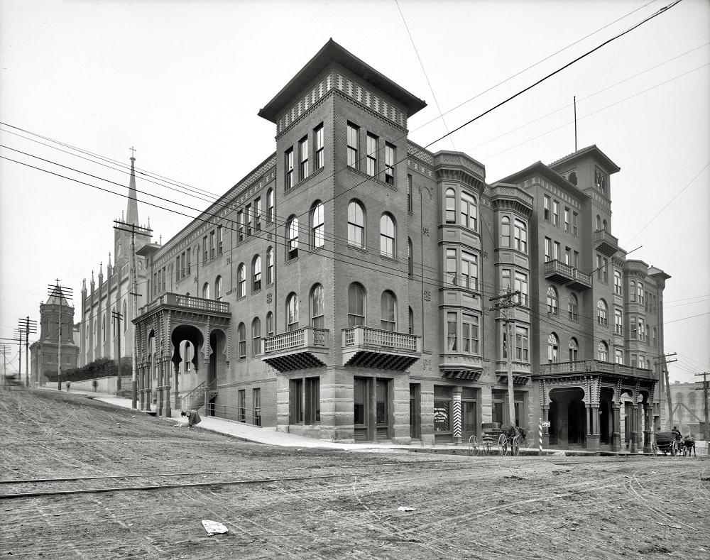 Carroll Hotel, Vicksburg, Mississippi, circa 1906