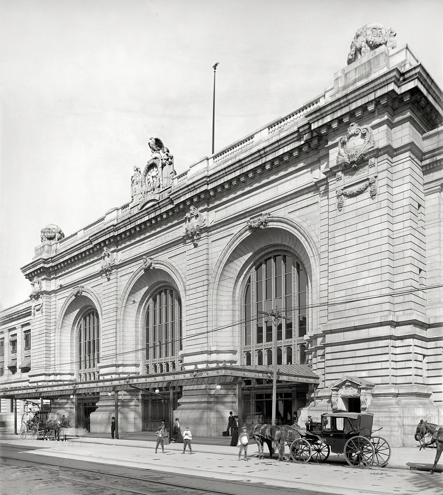 Entrance, N.Y.C. & H.R. R.R. station, Albany, New York, 1906