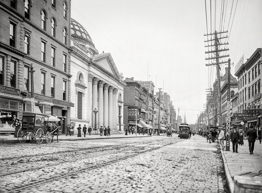 Pearl Street north from State Street, Albany, New York, circa 1904
