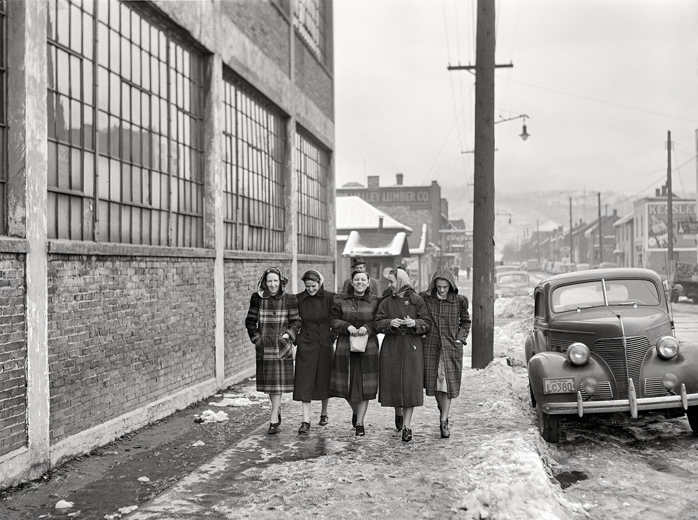 Street scene in Ambridge, Pennsylvania, January 1941