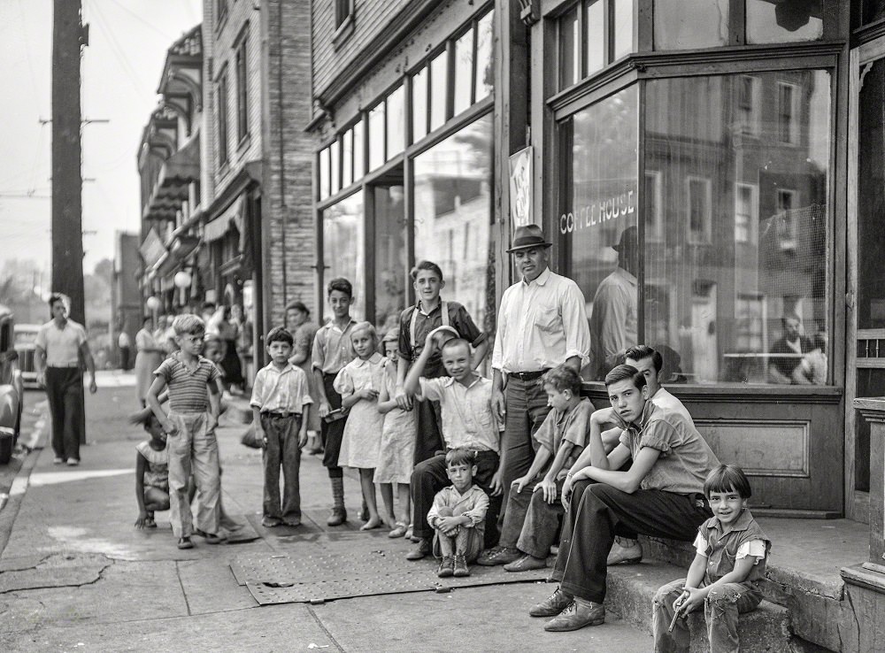 Coffee shop in Ambridge, Pennsylvania, July 1938