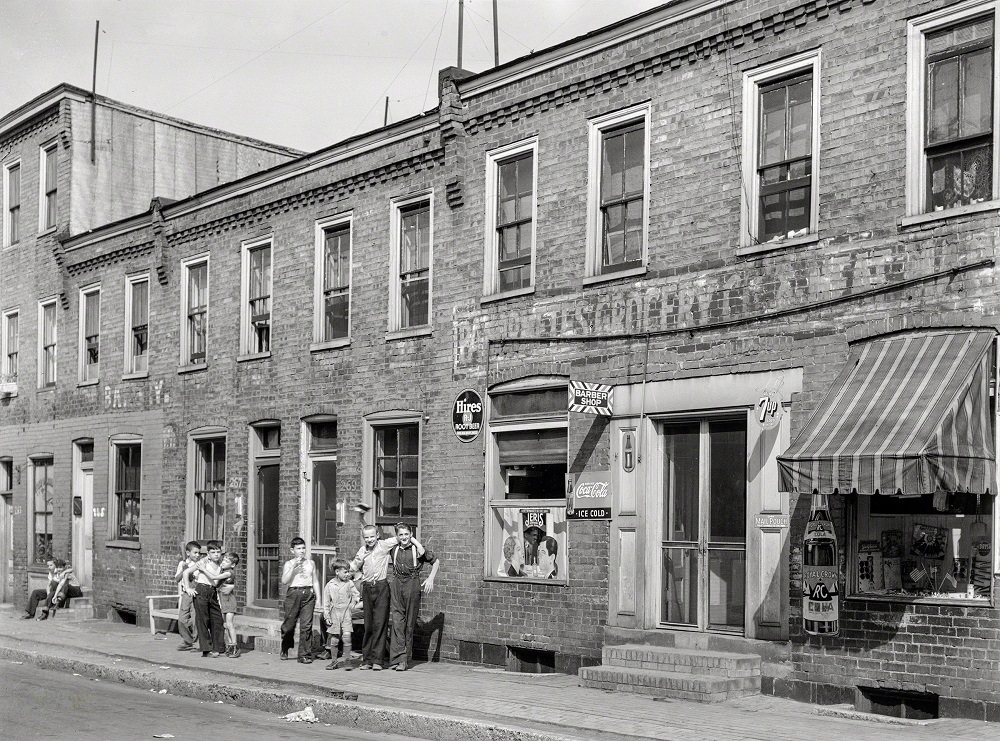 Neighborhood boys playing, Ambridge, Pennsylvania, July 1938