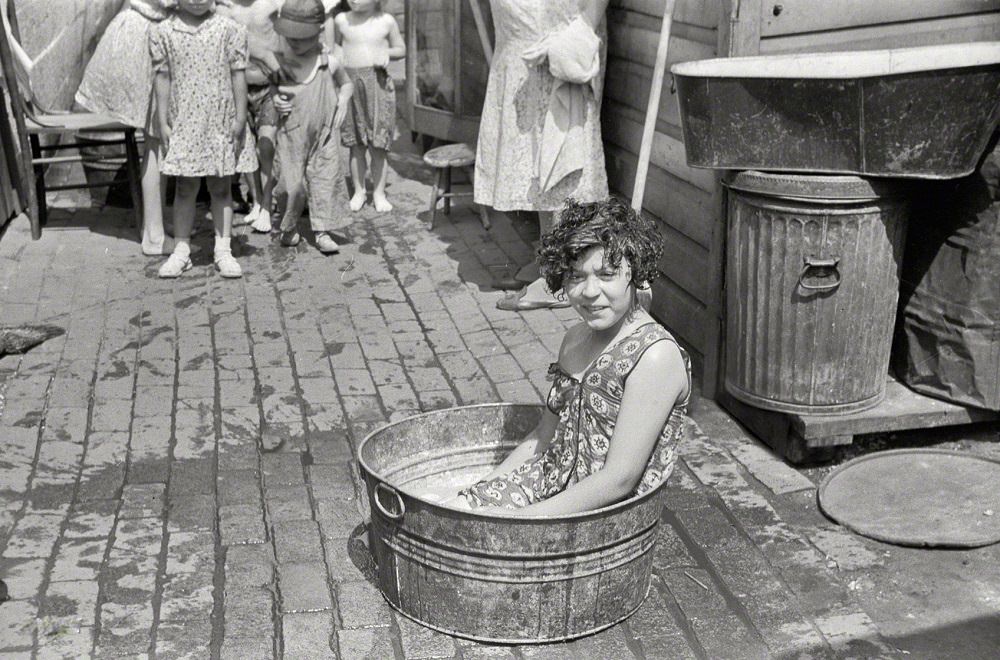 Scene in the alley on the east side of town, Ambridge, Pennsylvania, July 1938