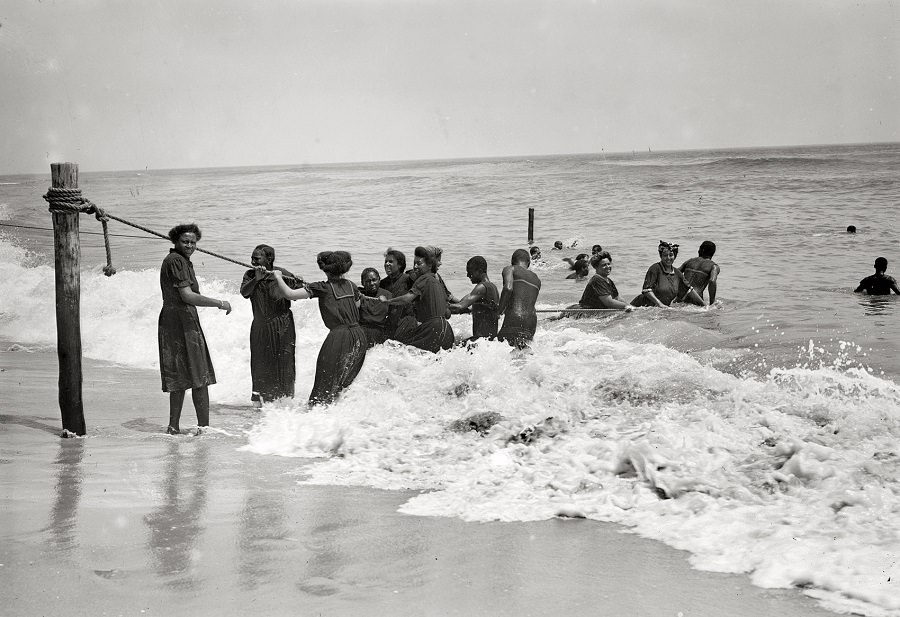 Negro bathers, Asbury Park, 1908