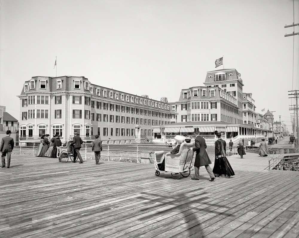 The Shelburne, Michigan Avenue at Boardwalk, Atlantic City circa 1905