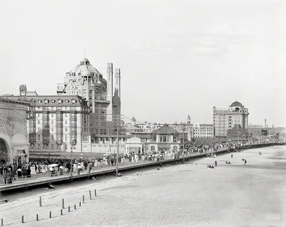 Boardwalk and big hotels, Atlantic City circa 1906