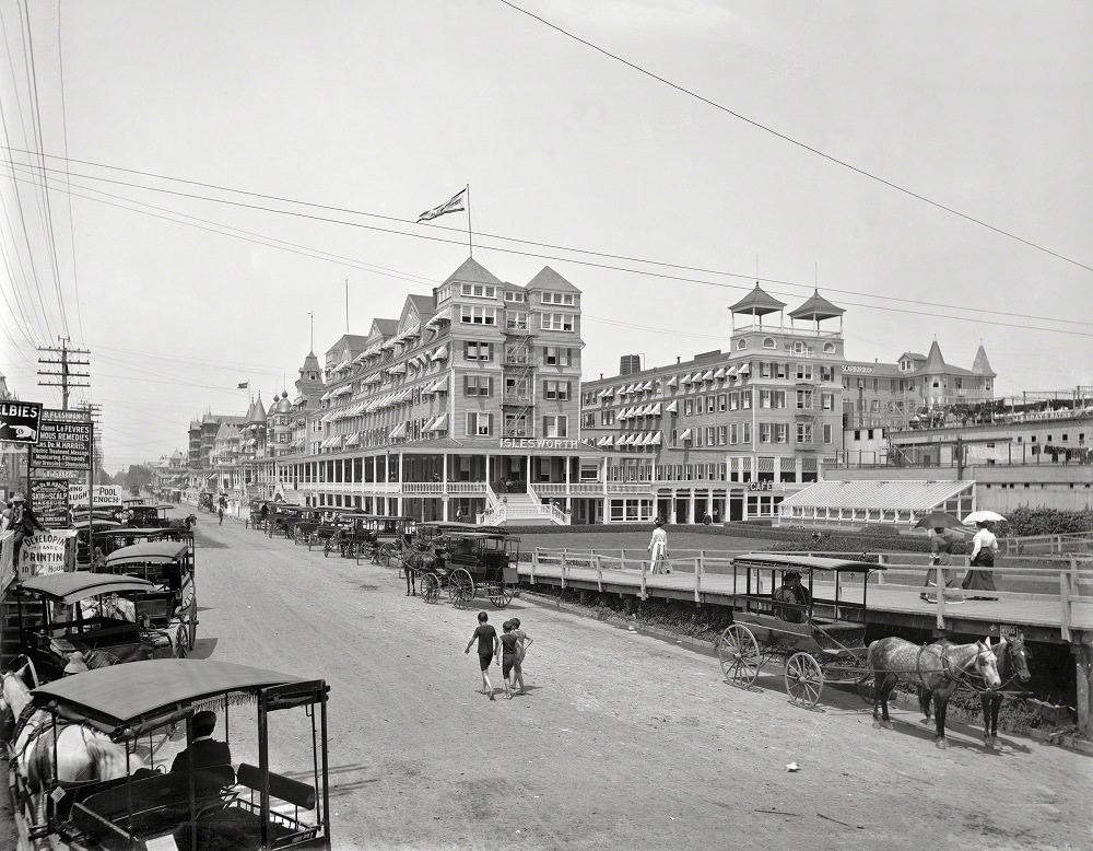 Young's Hotel and Boardwalk, Atlantic City, 1904