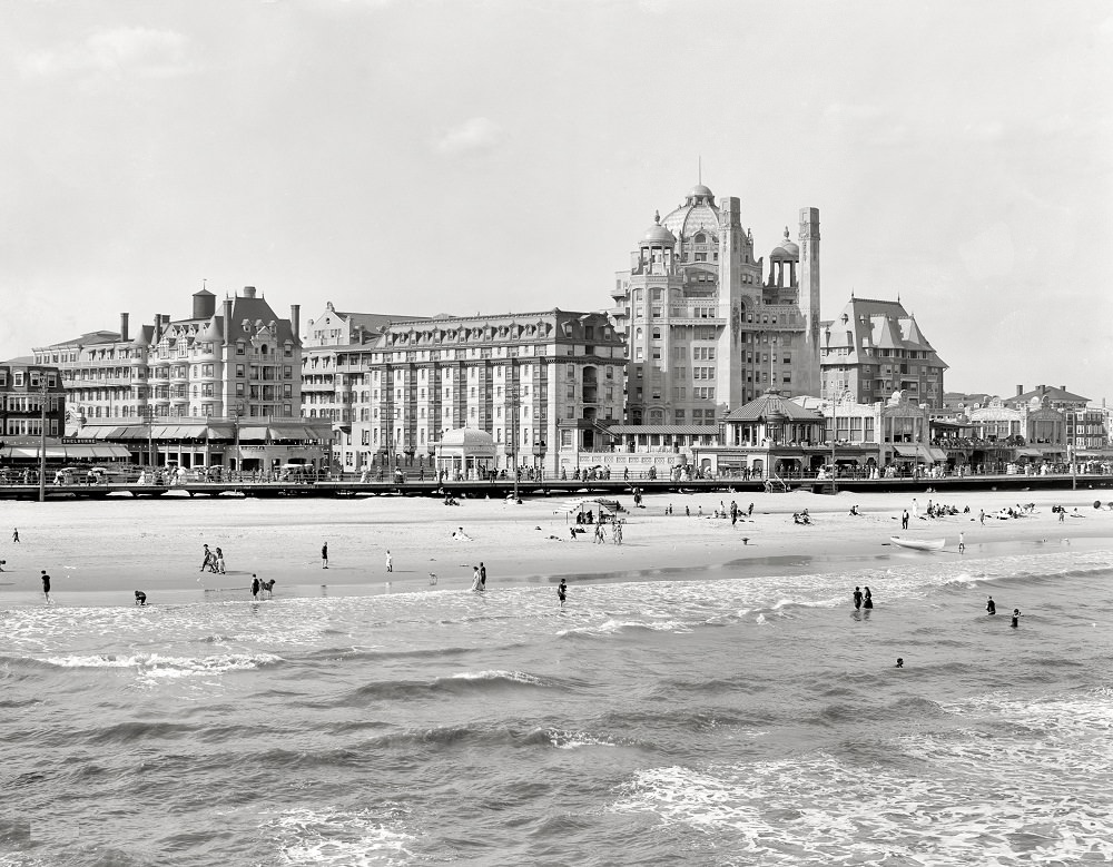 A group of big hotels, Atlantic City, 1910