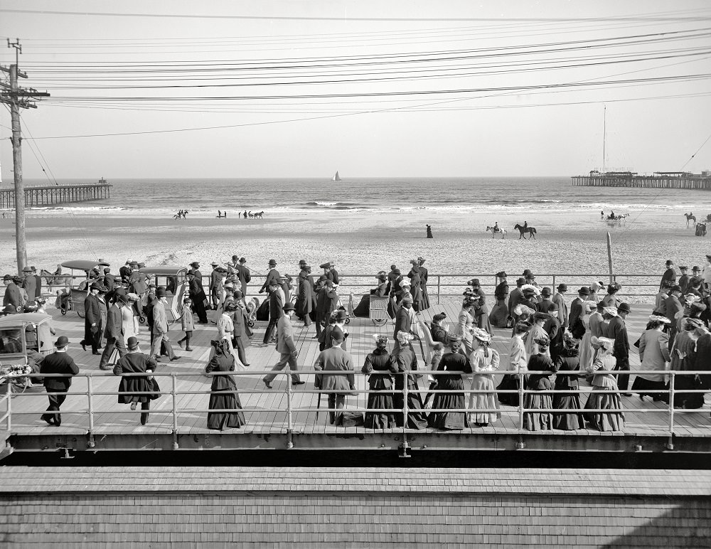 Along the beach, Atlantic City, 1905