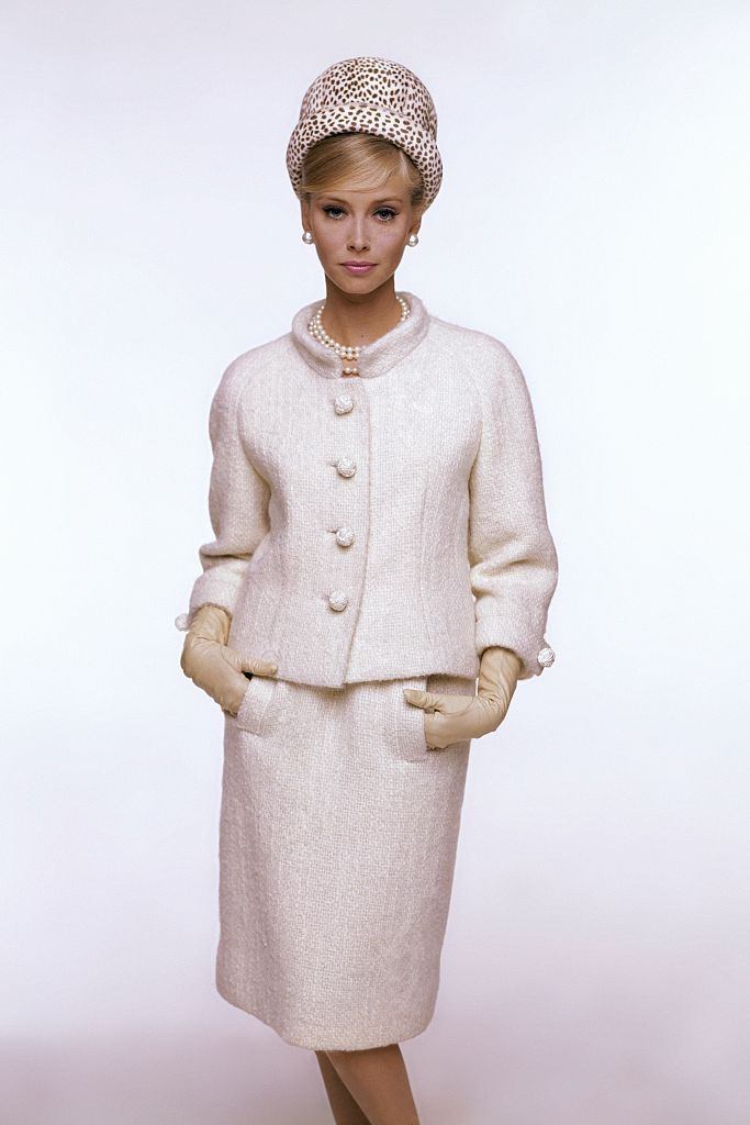 Model in chalk white tweed Ben Zuckerman suit, ivory Viola Weinberger gloves, Vogue 1963