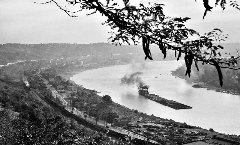 Ohio River and Eastern Ave. from Cliff Drive in Eden Park, October 12th, 1939