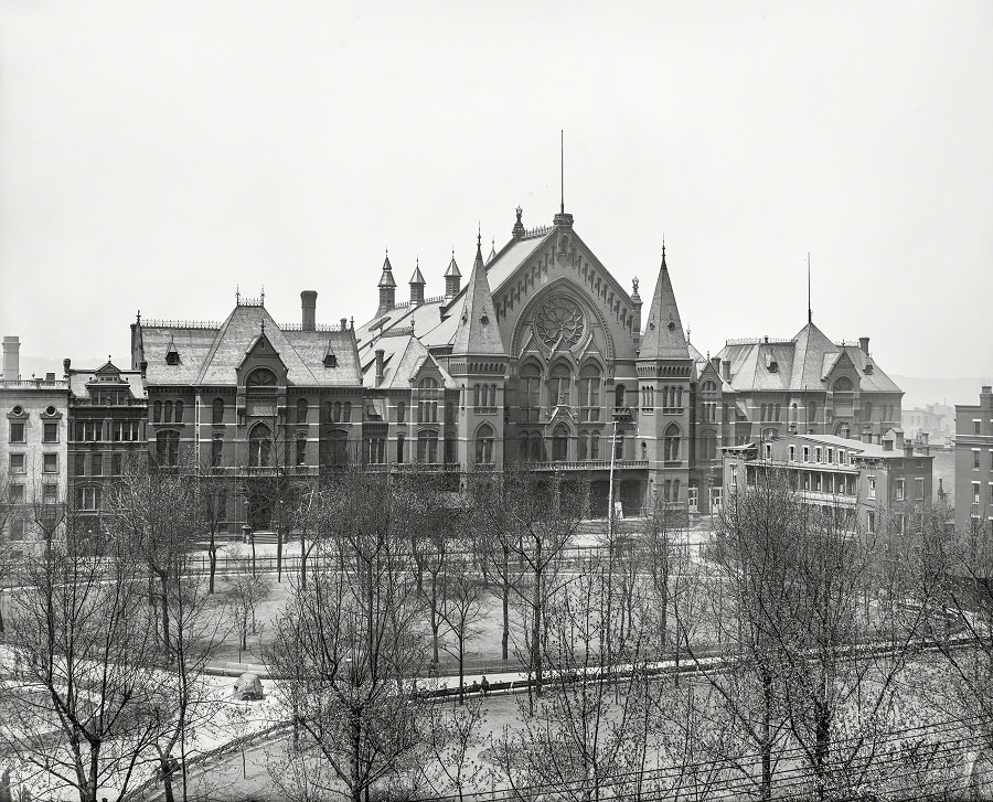 Music Hall, Washington Park and Cincinnati Music Hall on Elm Street, 1906