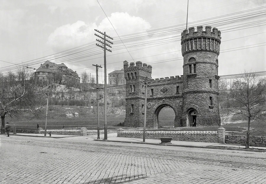 Elsinore Tower entrance, Eden Park, Cincinnati circa 1904