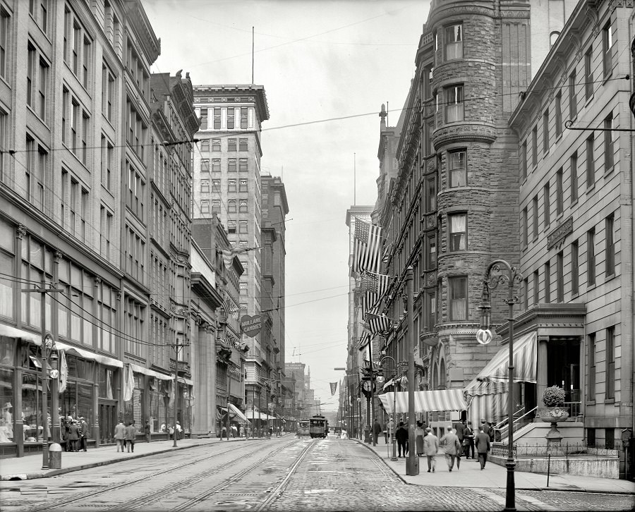 Fourth Street east from Race, Cincinnati circa 1910