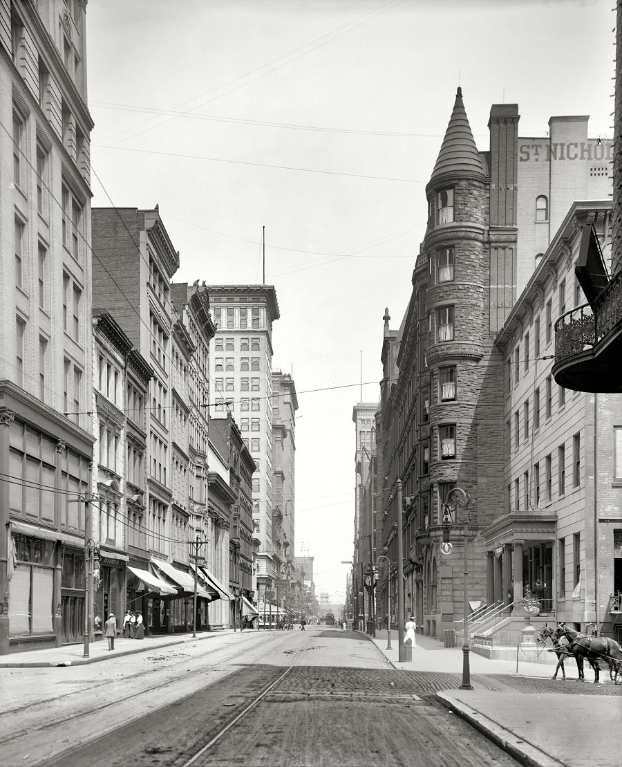 Fourth Street east from Race Street, Cincinnati, Ohio, circa 1910