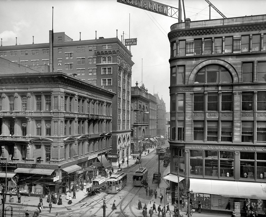 Vine Street at Fifth, Cincinnati, 1907