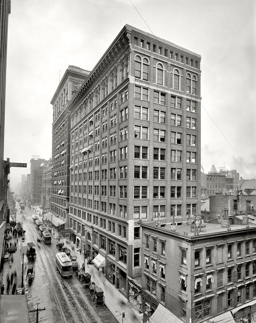 Mercantile Library Building, Walnut Street, Cincinnati, Ohio, circa 1910