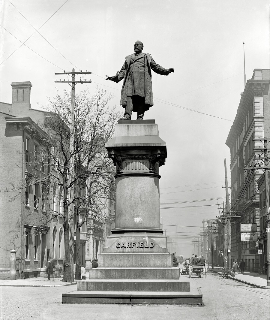 Garfield statue, Cincinnat, 1906