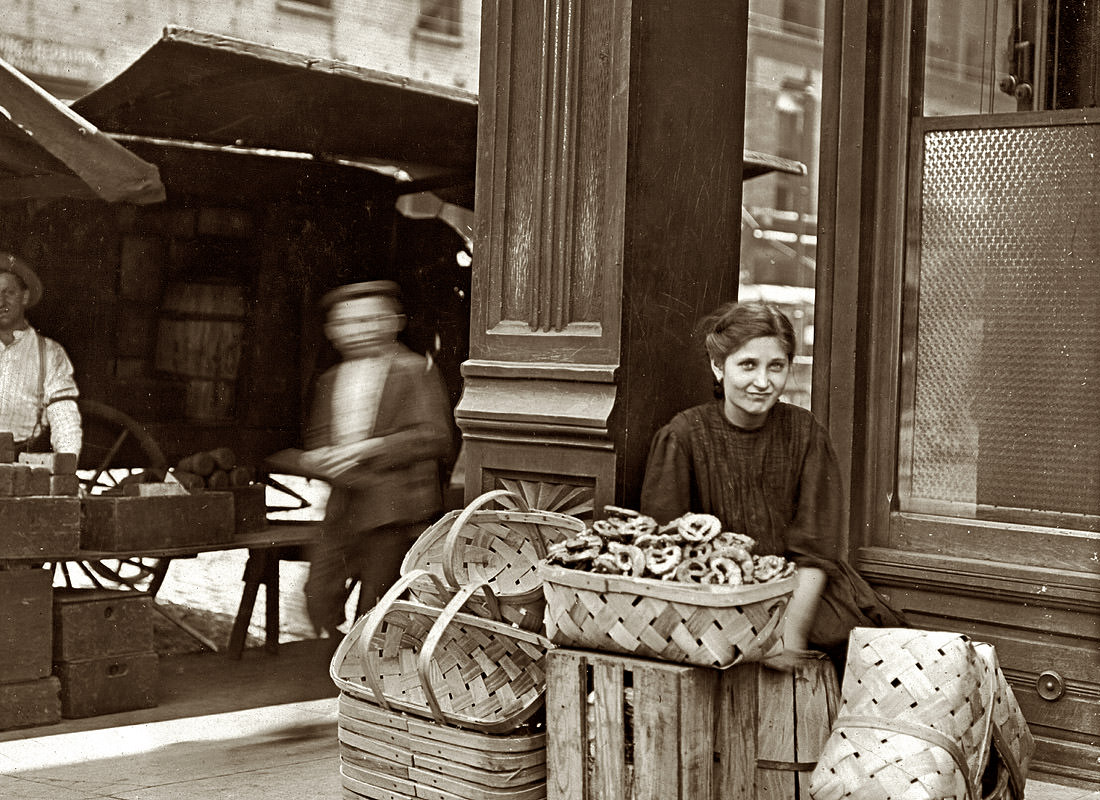 Lena Lochiavo, 11 years old, 209 West Sixth Street, Cincinnati, August 1908