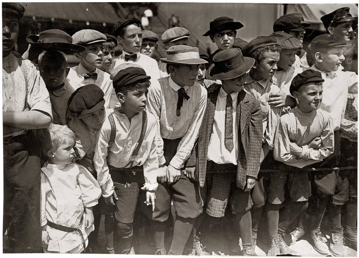 An exciting moment at the Newsboys’ Picnic, Cincinnati, August 1908