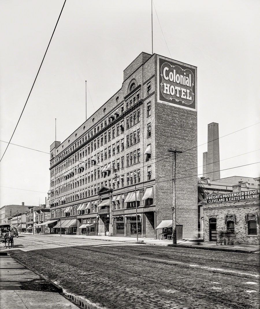 Colonial Hotel, Prospect Avenue, Cleveland circa 1900