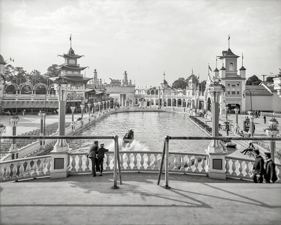 Shoot-the-Chutes ride at Luna Park, Cleveland 1905