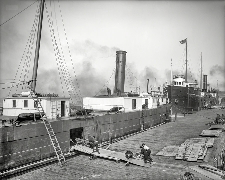 Freighters Chili & Wm. Castle Rhodes at Cleveland, 1905